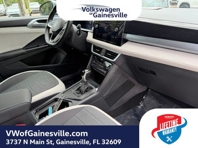 Used 2025 Volkswagen Taos SE FWD image 10