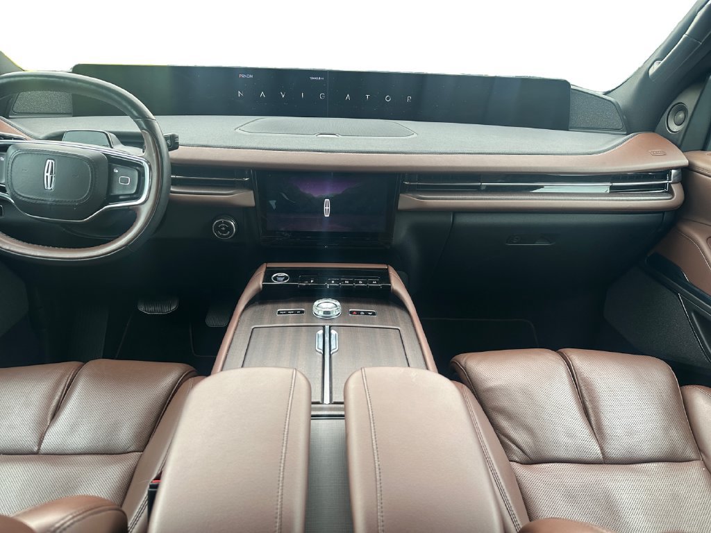 Used 2025 Lincoln Navigator Reserve AWD/4WD image 16
