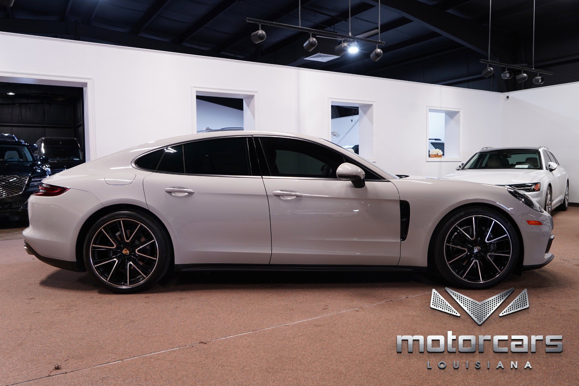 Used 2020 Porsche Panamera w/ Premium Package image 8