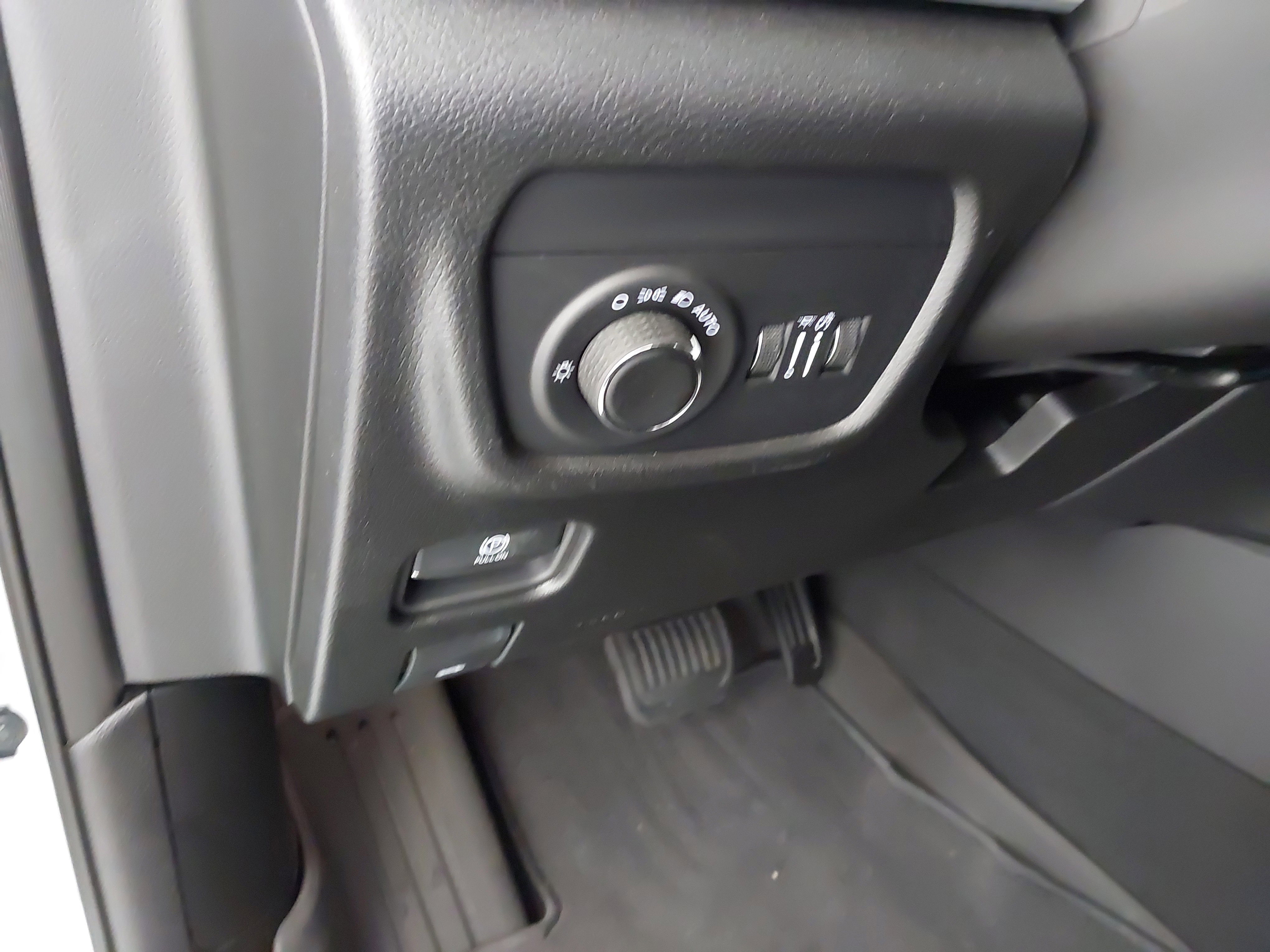 Used 2025 Jeep Grand Cherokee L Laredo image 24