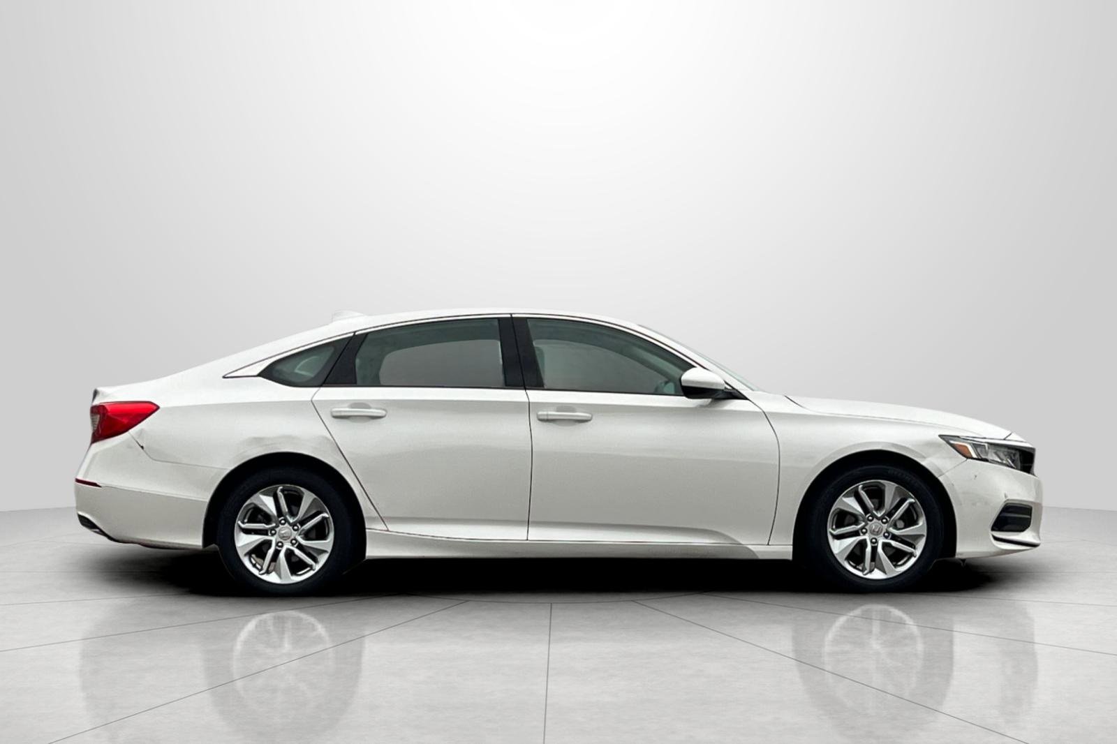 Used 2018 Honda Accord LX image 3