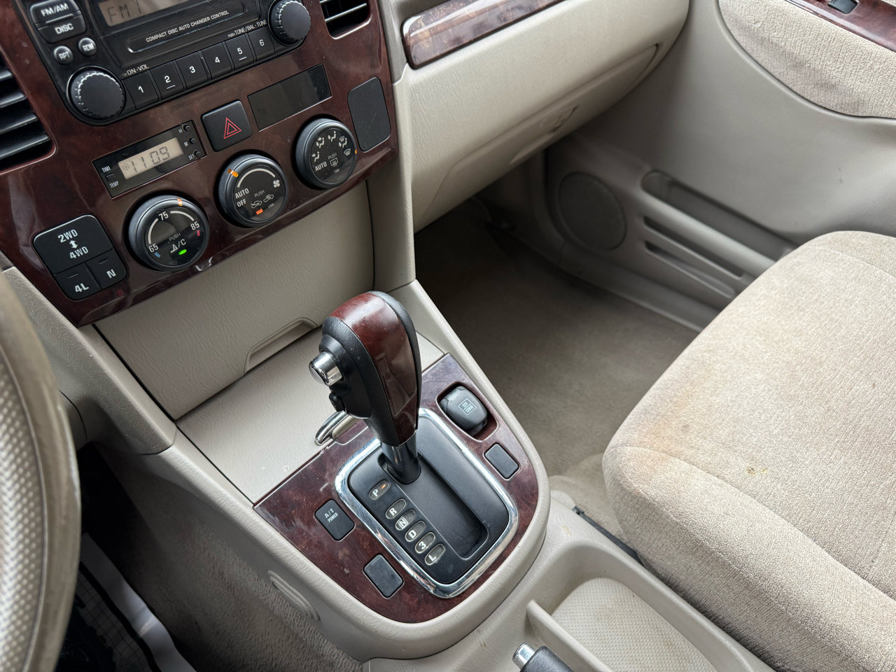 Used 2005 Suzuki XL7 4WD image 11