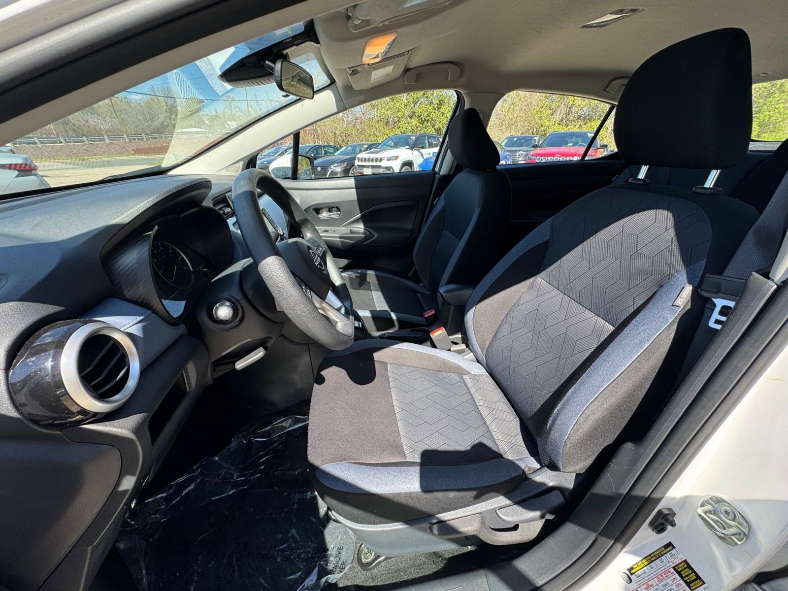 Used 2025 Nissan Versa SV image 32