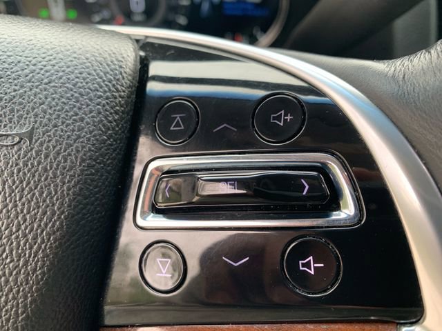 Used 2017 Cadillac Escalade Luxury AWD/4WD image 33