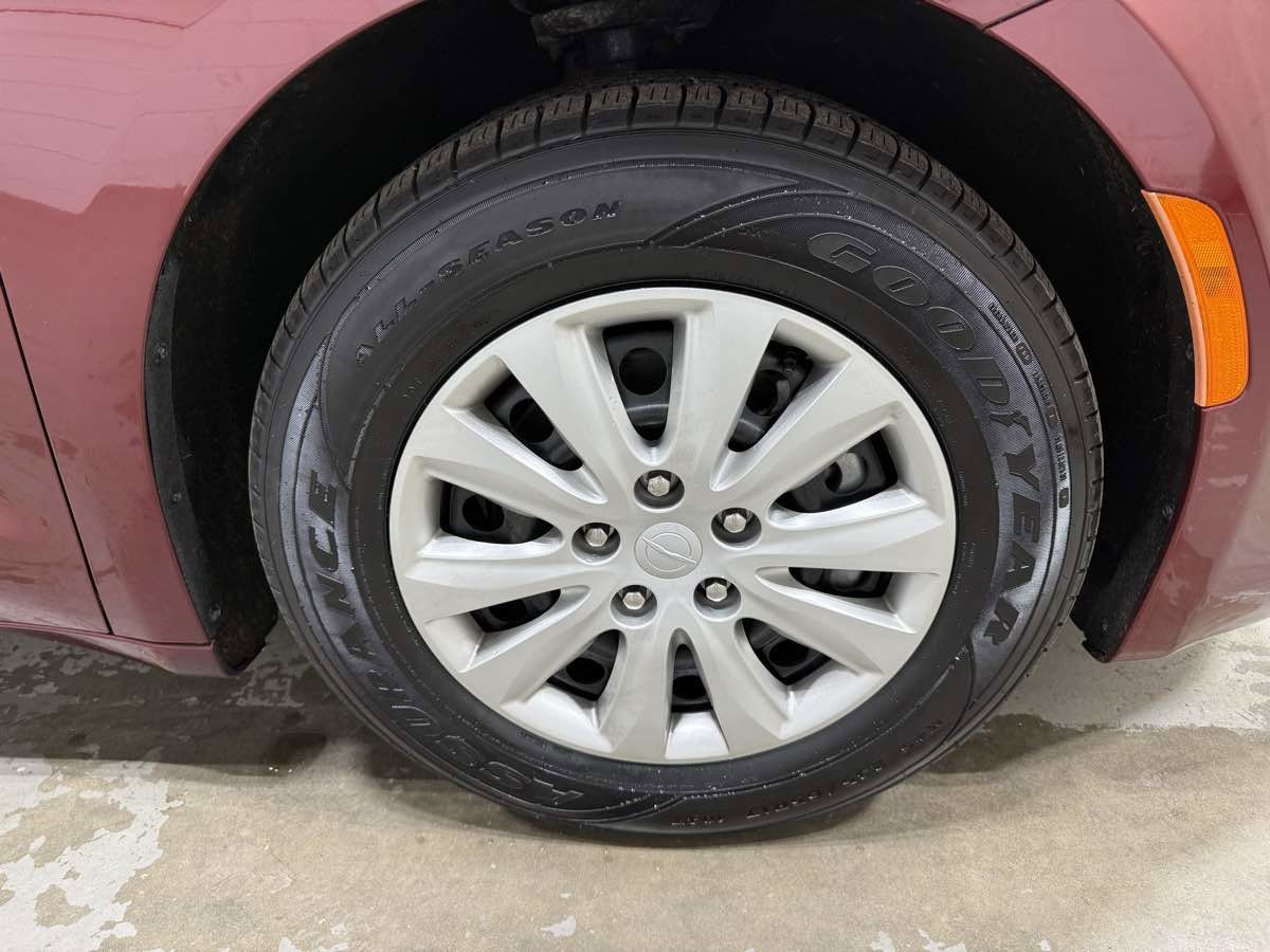 Used 2018 Chrysler Pacifica L image 6