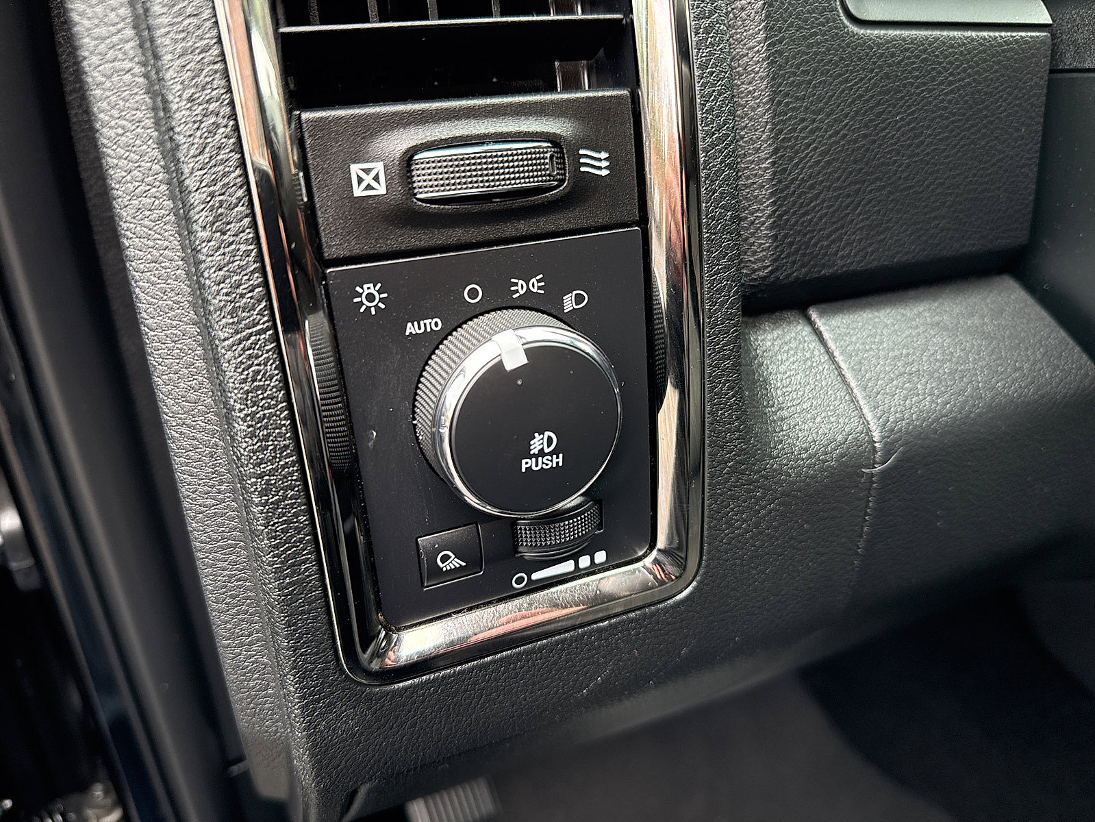 Used 2018 RAM 2500 Laramie w/ Sport Appearance Group image 43