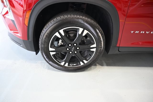 New 2027 Chevrolet Traverse LT w/ Sun and Wheel Package FWD image 29