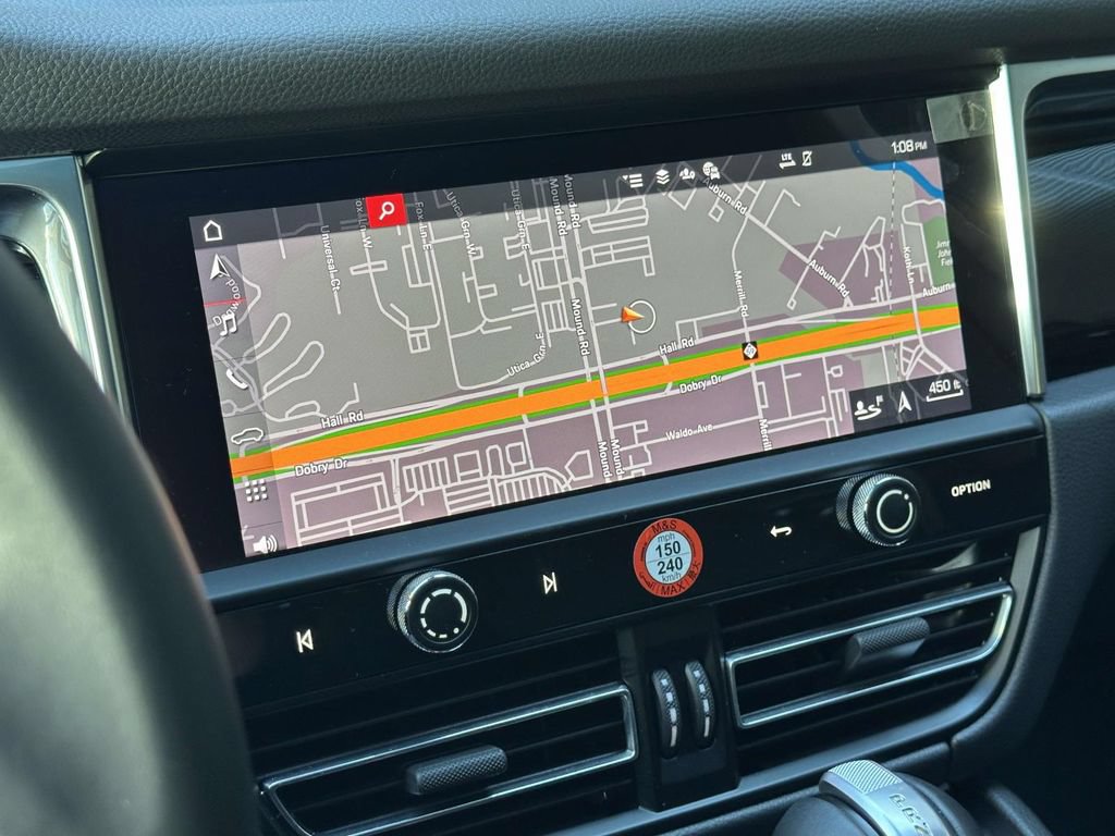 Certified 2025 Porsche Macan AWD/4WD image 24