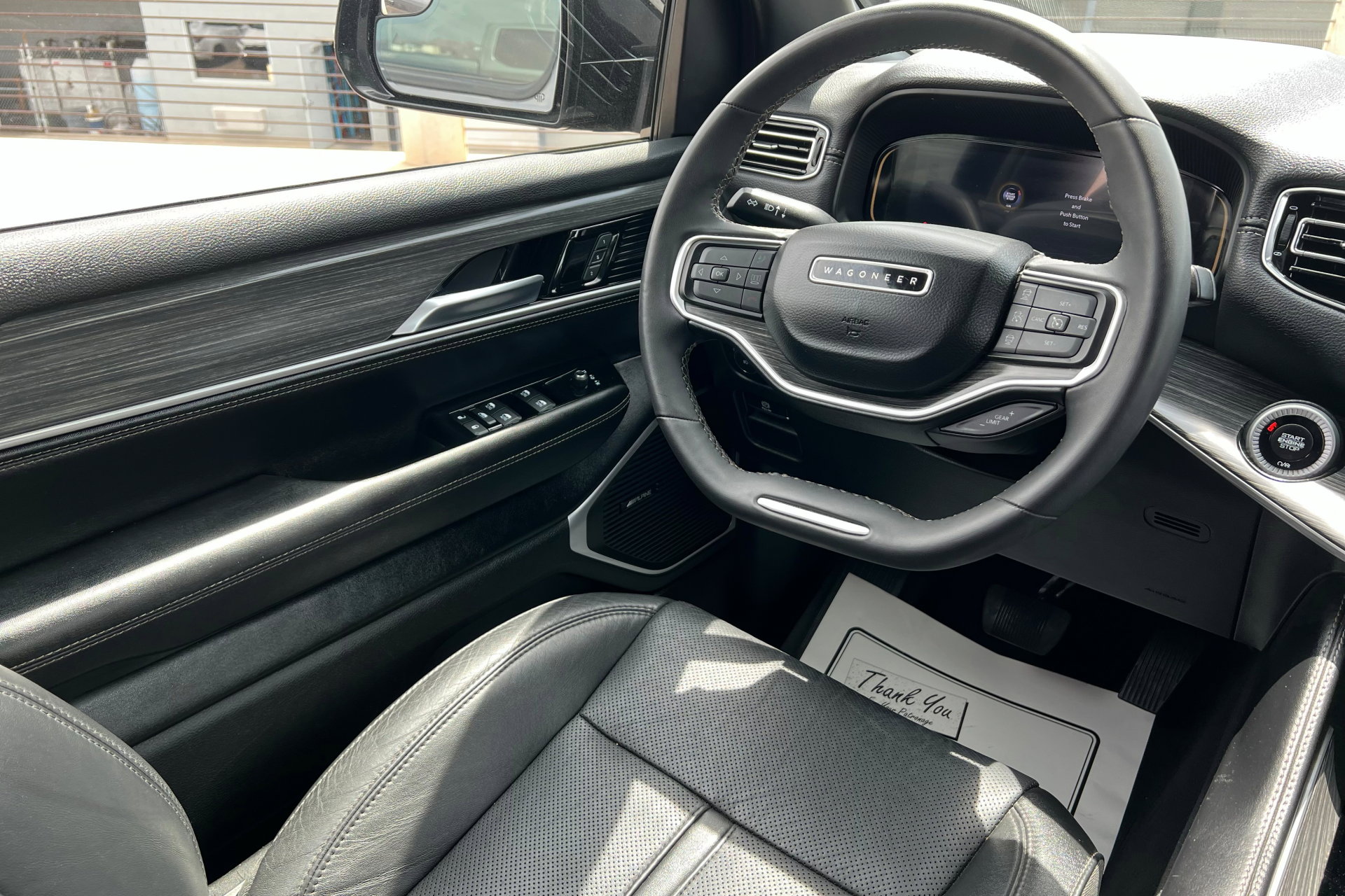 Used 2023 Jeep Wagoneer L Series II image 11