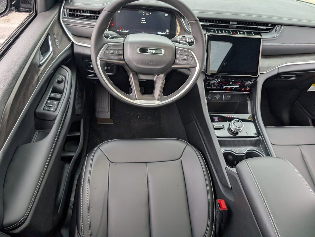 New 2025 Jeep Grand Cherokee Limited w/ Black Appearance Package image 13