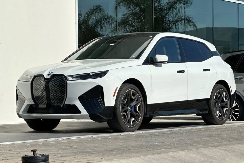 Used 2024 BMW iX xDrive50 w/ Premium Package image 7