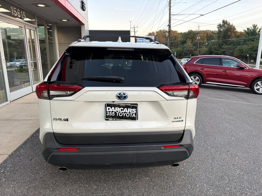 Used 2022 Toyota RAV4 XLE Premium AWD/4WD image 4