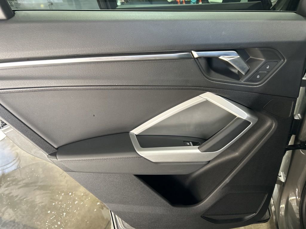 Used 2025 Audi Q3 2.0T Premium image 17