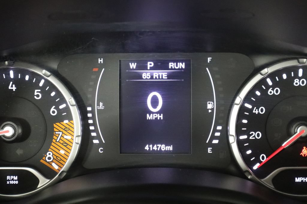 Used 2023 Jeep Renegade Latitude w/ Sun & Fun Group AWD/4WD image 38