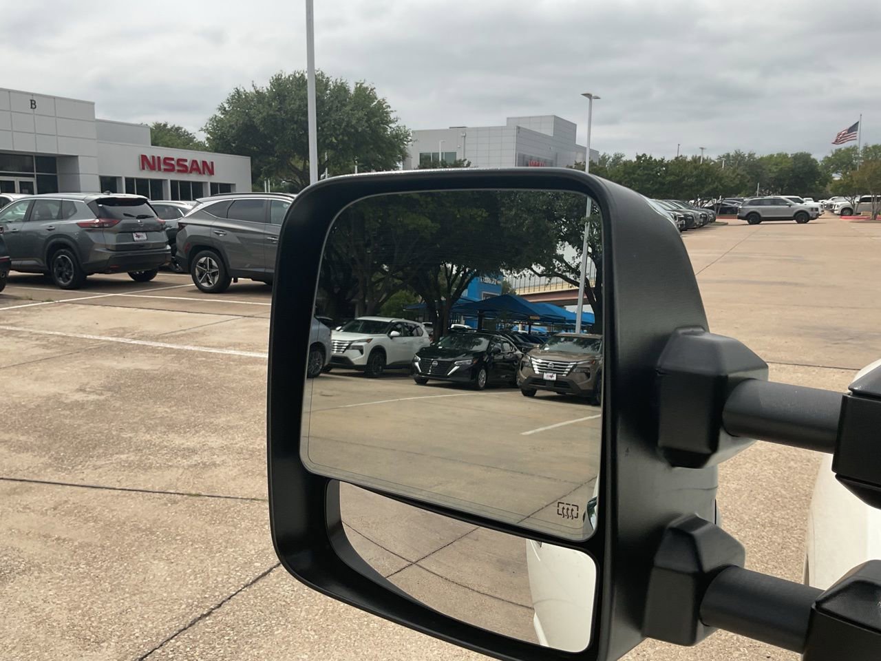 Used 2020 Nissan Titan SL w/ Moonroof Package RWD image 19