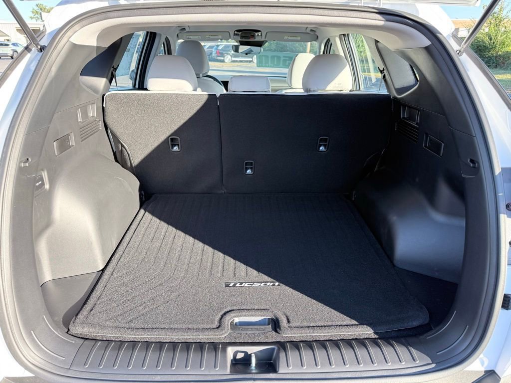 Used 2025 Hyundai Tucson SE image 9
