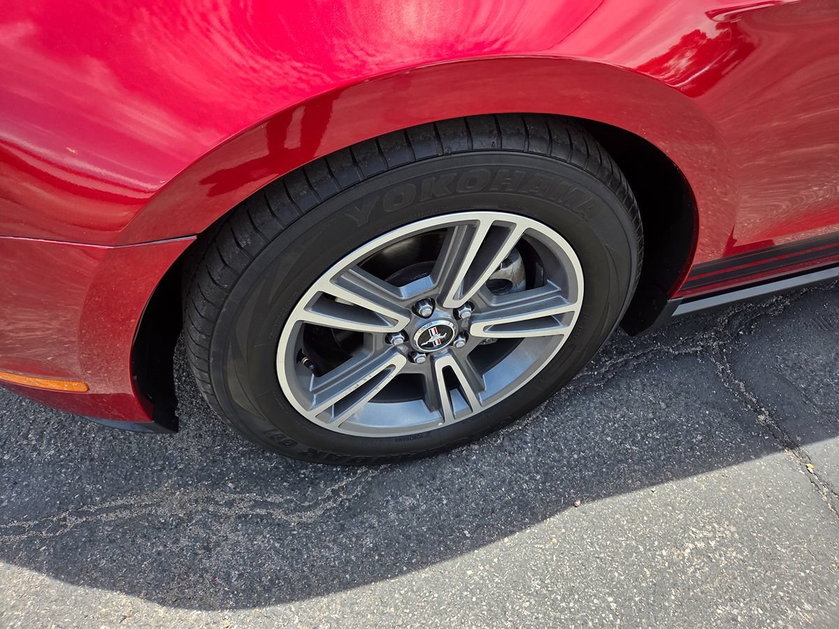 Used 2010 Ford Mustang Premium RWD image 36