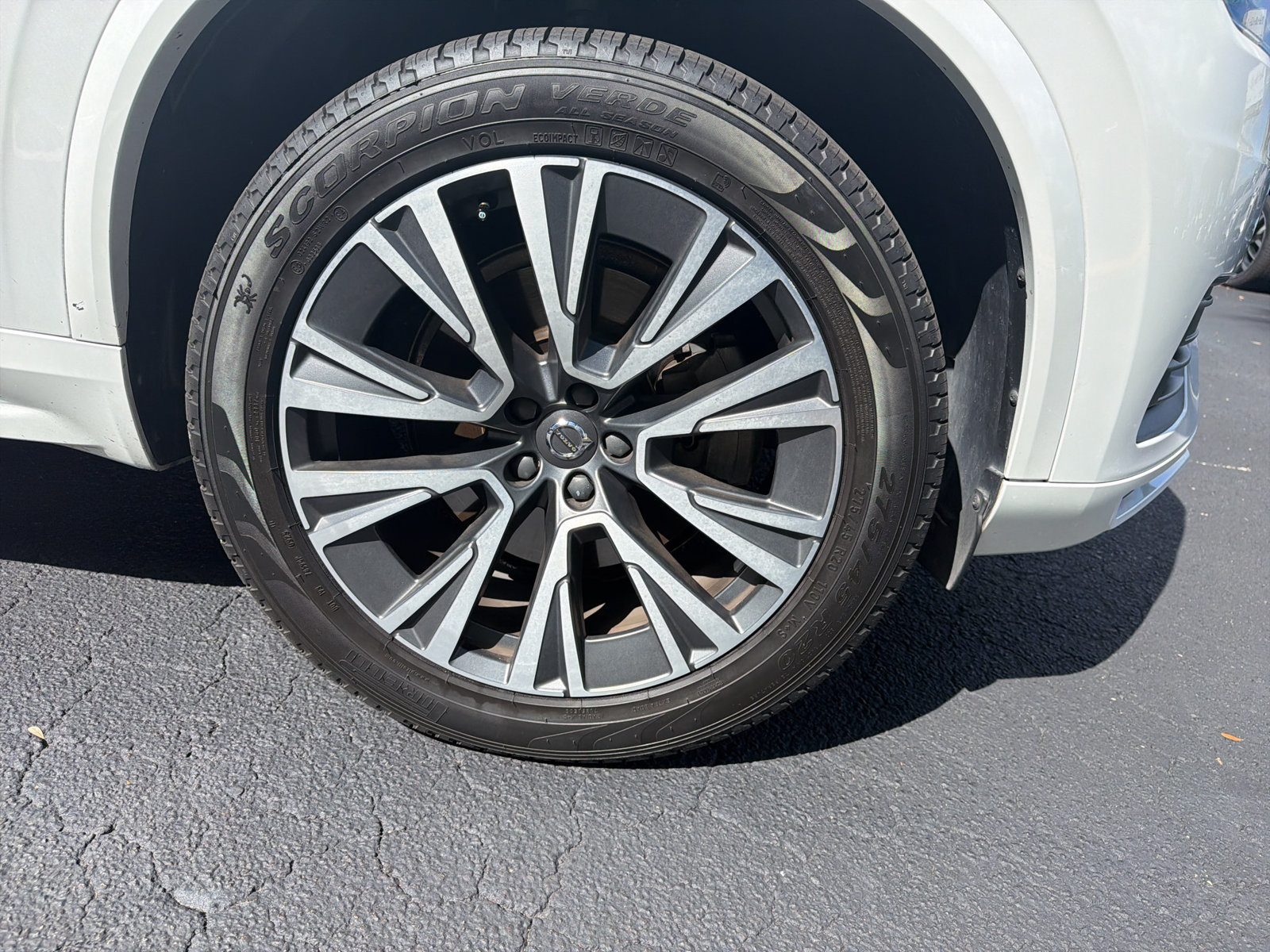 Used 2021 Volvo XC90 T6 Momentum w/ Protection Package Premier AWD/4WD image 12