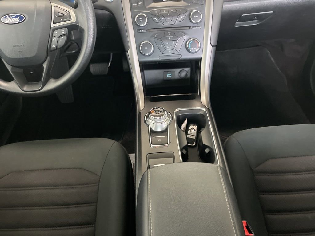 Used 2017 Ford Fusion SE image 11