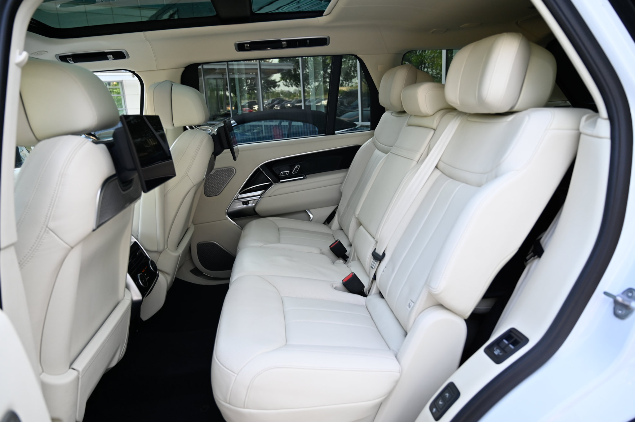 Used 2023 Land Rover Range Rover Long Wheelbase Autobiography AWD/4WD image 38