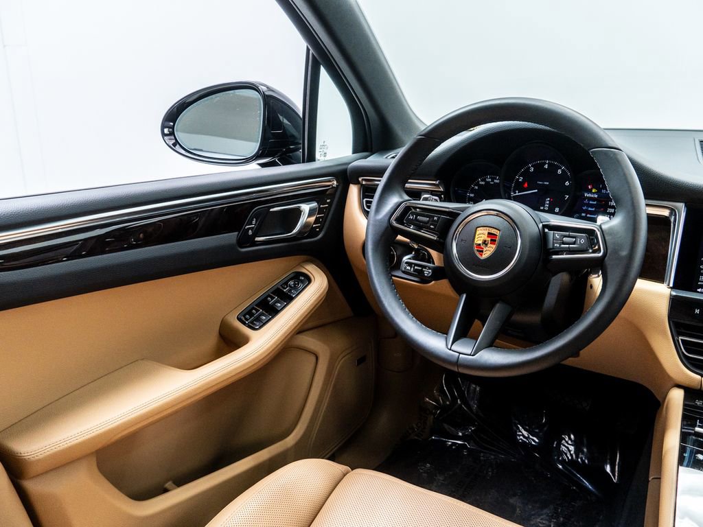 Used 2025 Porsche Macan image 22