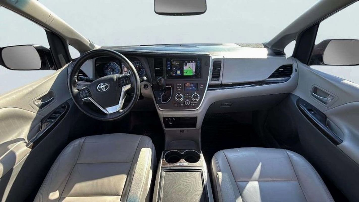 Used 2015 Toyota Sienna XLE image 15