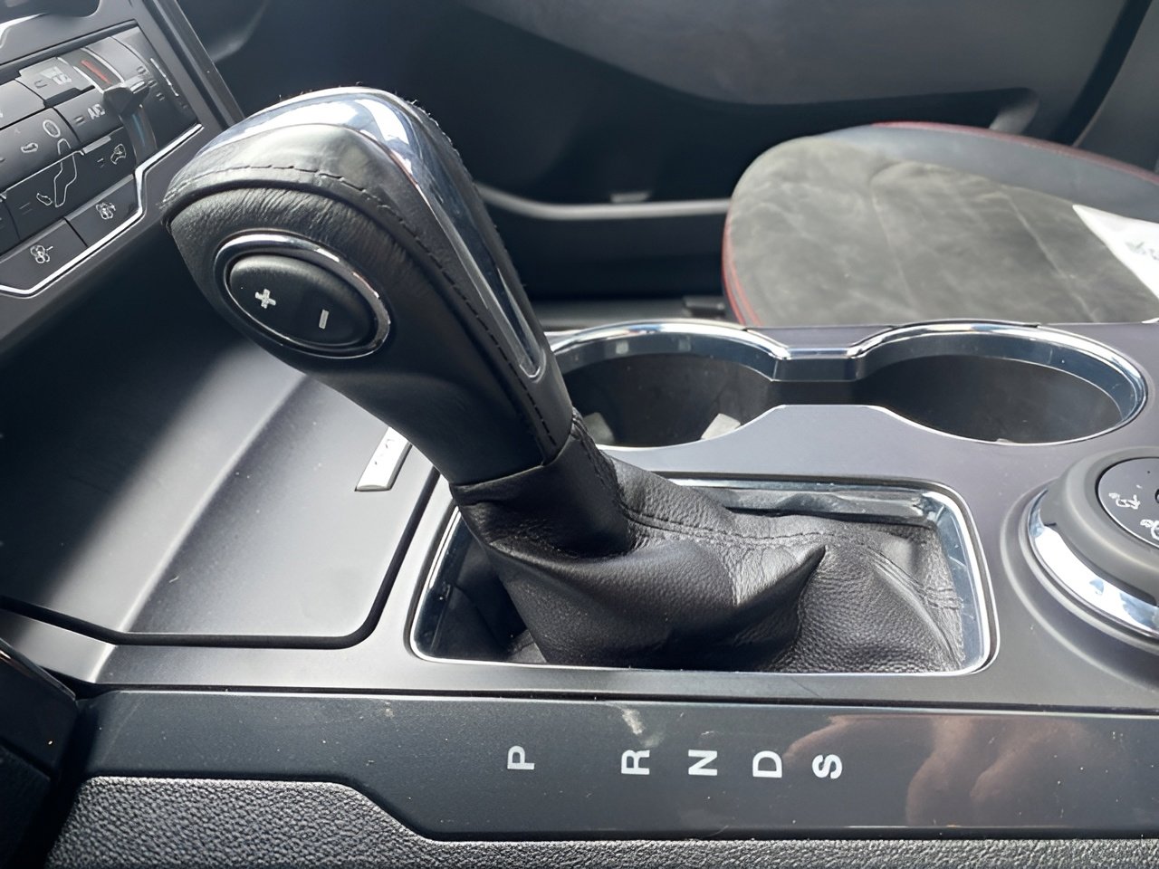 Certified 2018 Ford Explorer XLT w/ Equipment Group 202A image 28