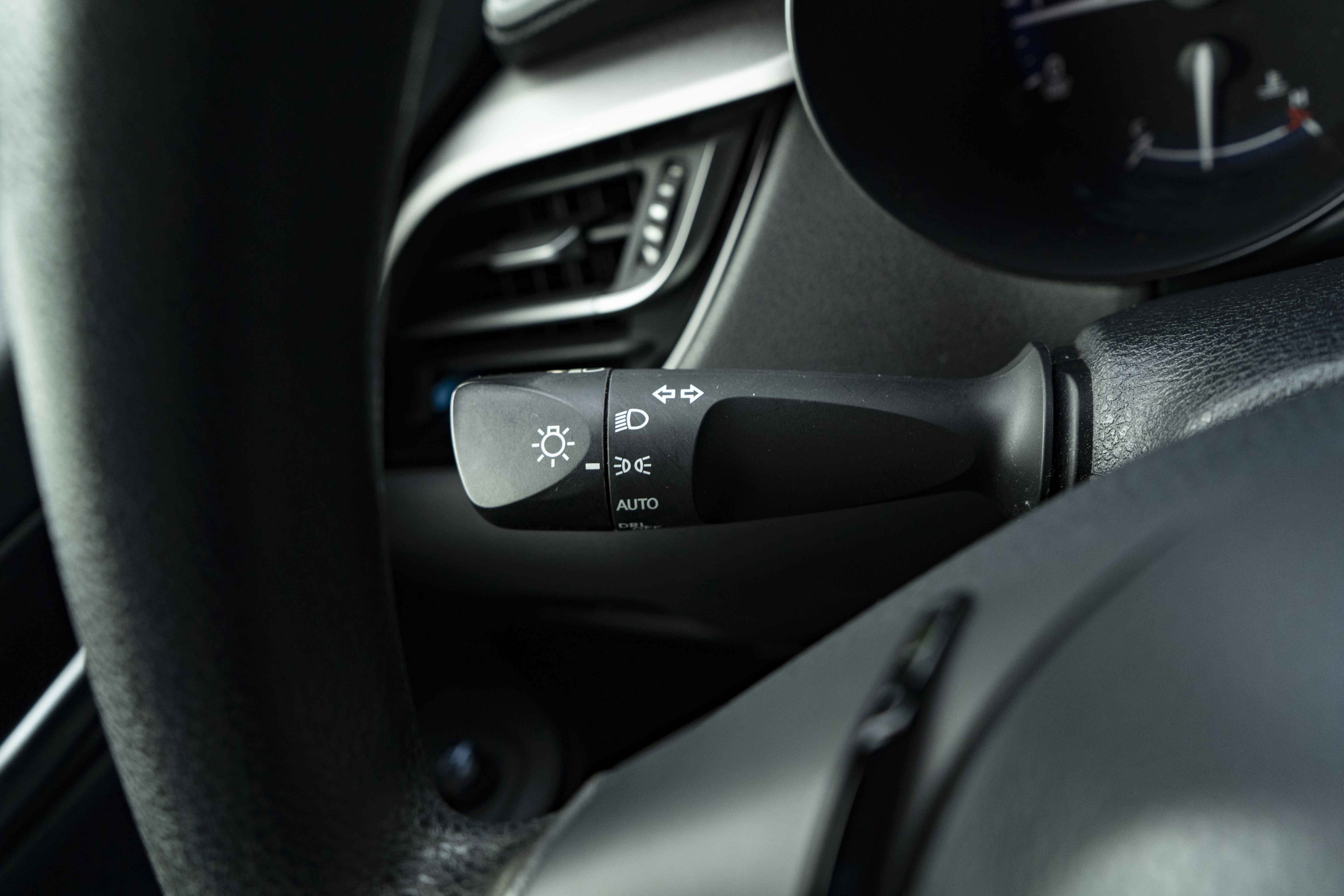 Used 2020 Toyota C-HR LE FWD image 20