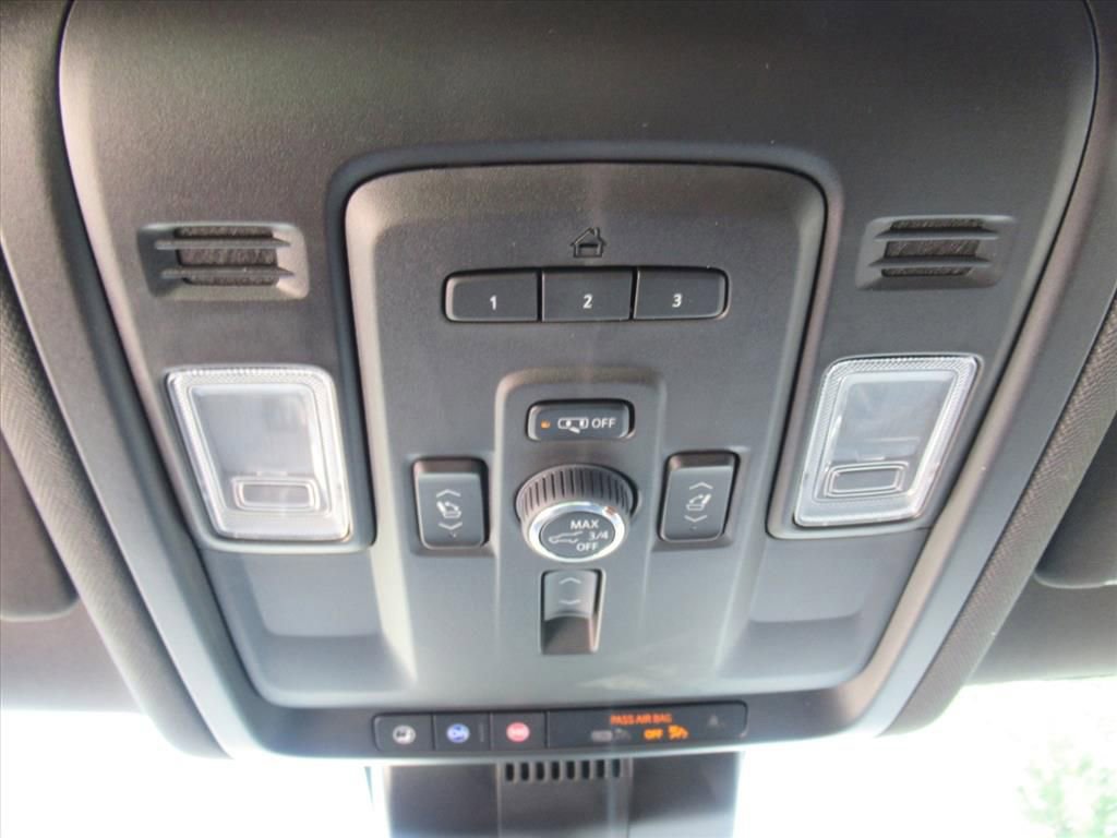Used 2024 Chevrolet Tahoe Premier AWD/4WD image 26
