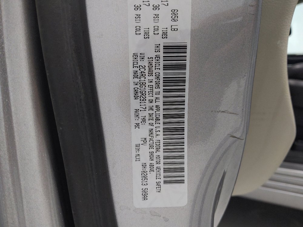 Used 2016 Chrysler Town & Country Touring image 33