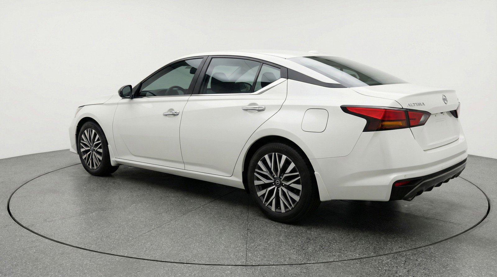Used 2025 Nissan Altima 2.5 SV FWD image 6