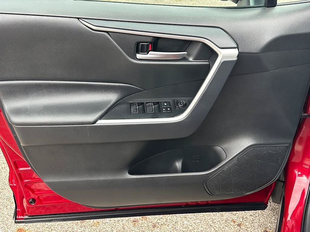 Certified 2025 Toyota RAV4 XLE FWD image 14