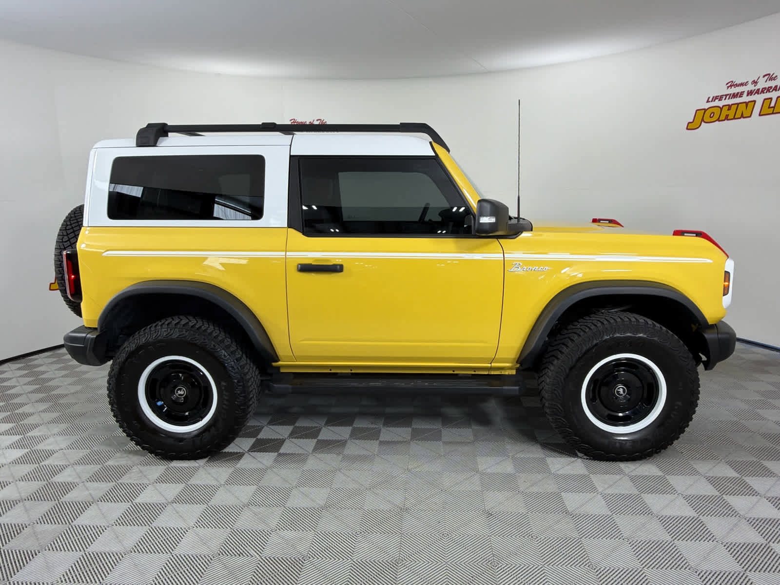 Used 2024 Ford Bronco Heritage Edition AWD/4WD image 7