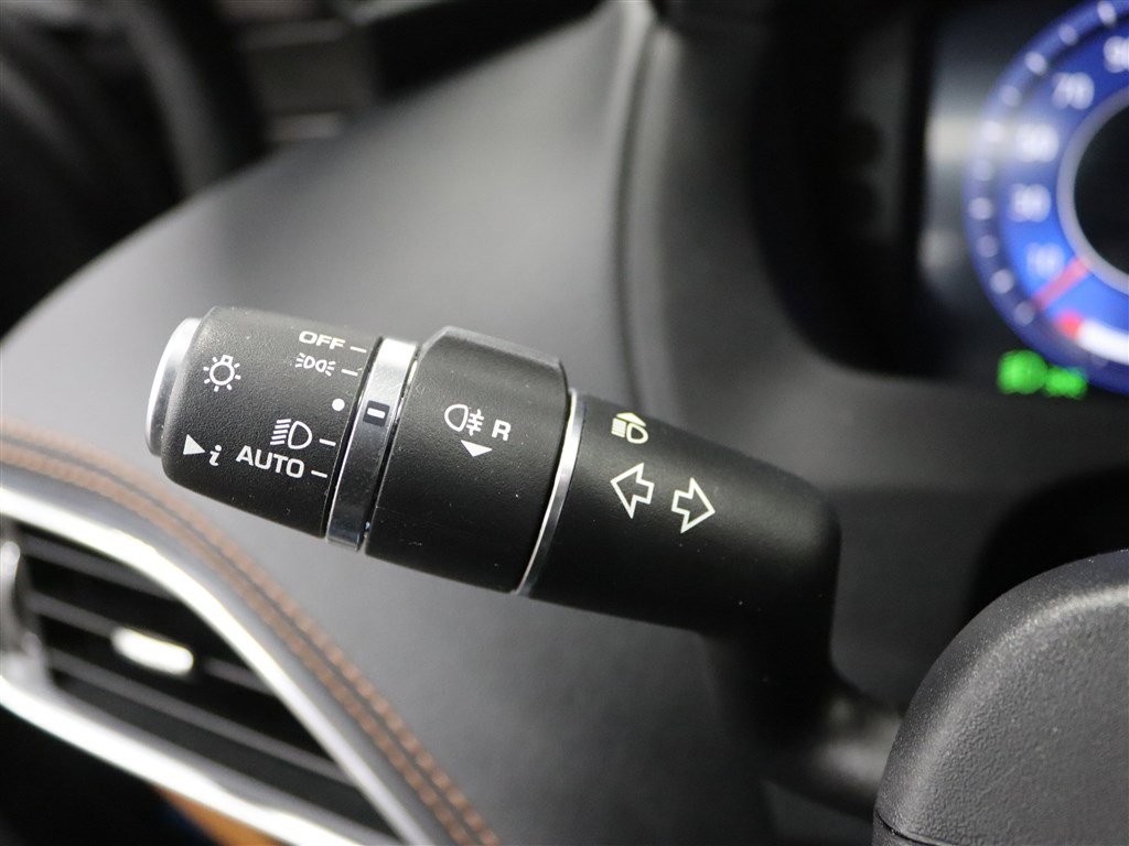 Used 2020 Jaguar F-PACE SVR image 36