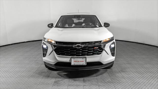 Used 2025 Chevrolet Trax RS w/ Sunroof Package FWD image 12