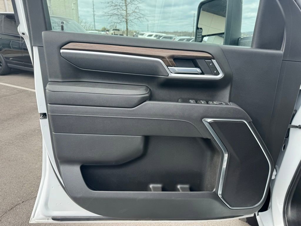 Used 2025 Chevrolet Silverado 2500 LT w/ Convenience Package image 10