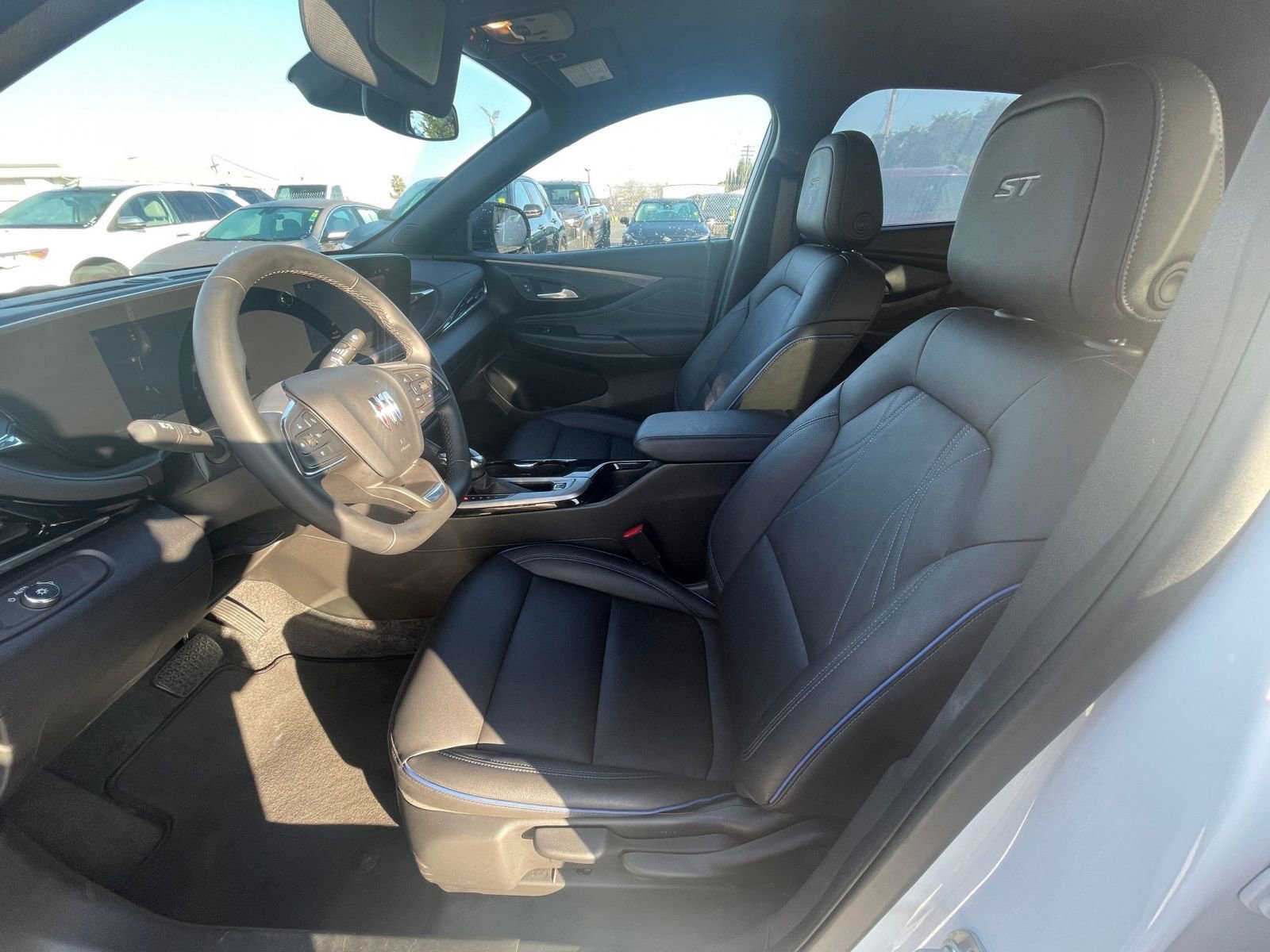 Used 2025 Buick Envista Sport Touring image 22