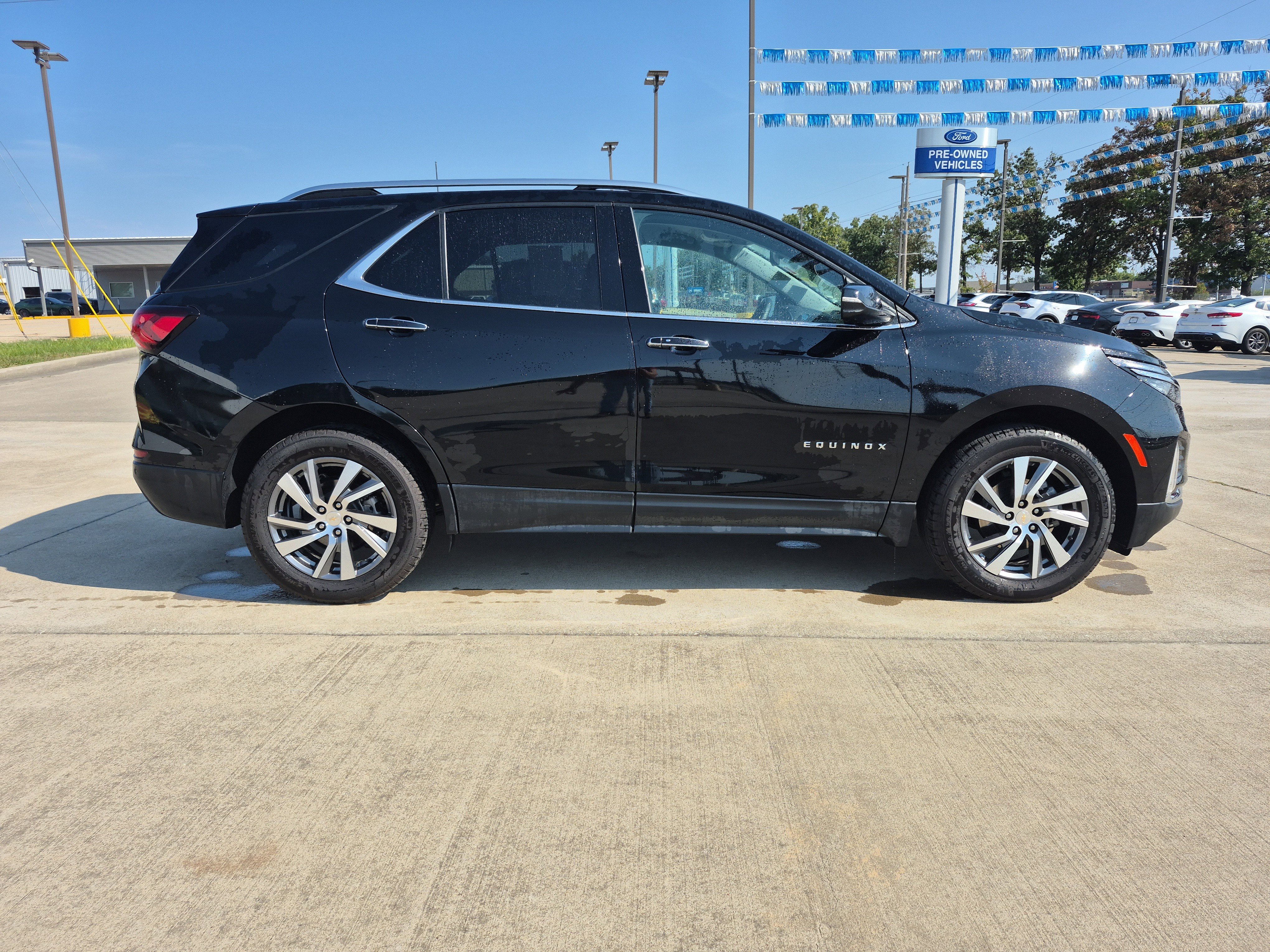 Used 2023 Chevrolet Equinox Premier image 2