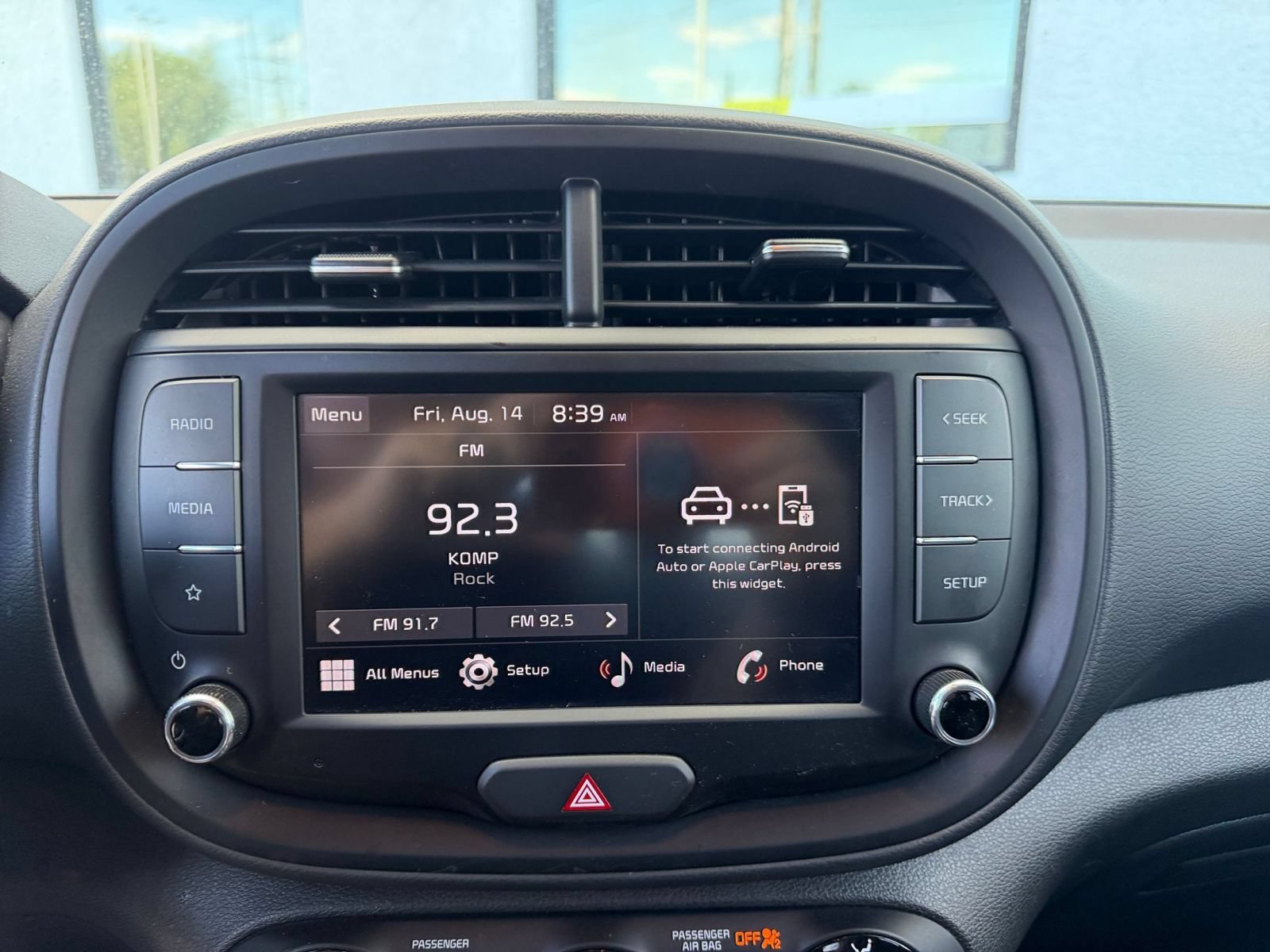 Used 2025 Kia Soul LX w/ LX Technology Package FWD image 16