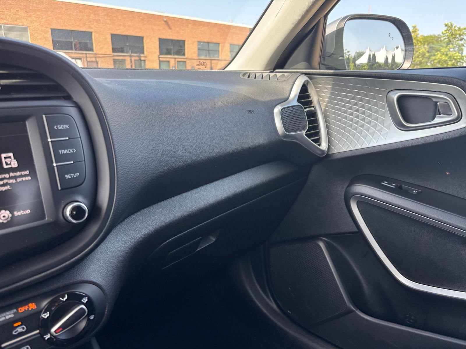 Used 2025 Kia Soul LX w/ LX Technology Package FWD image 32