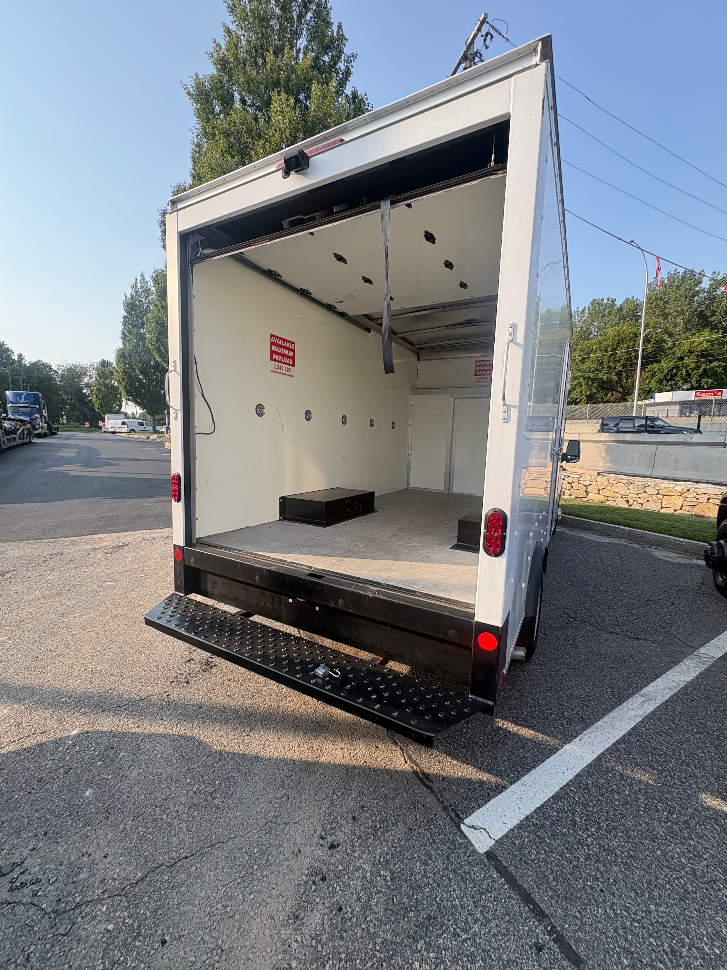 Used 2023 Ford Transit 350 DRW RWD image 17