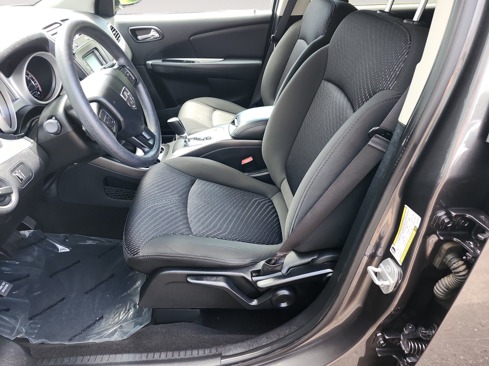 Used 2019 Dodge Journey SE FWD image 9