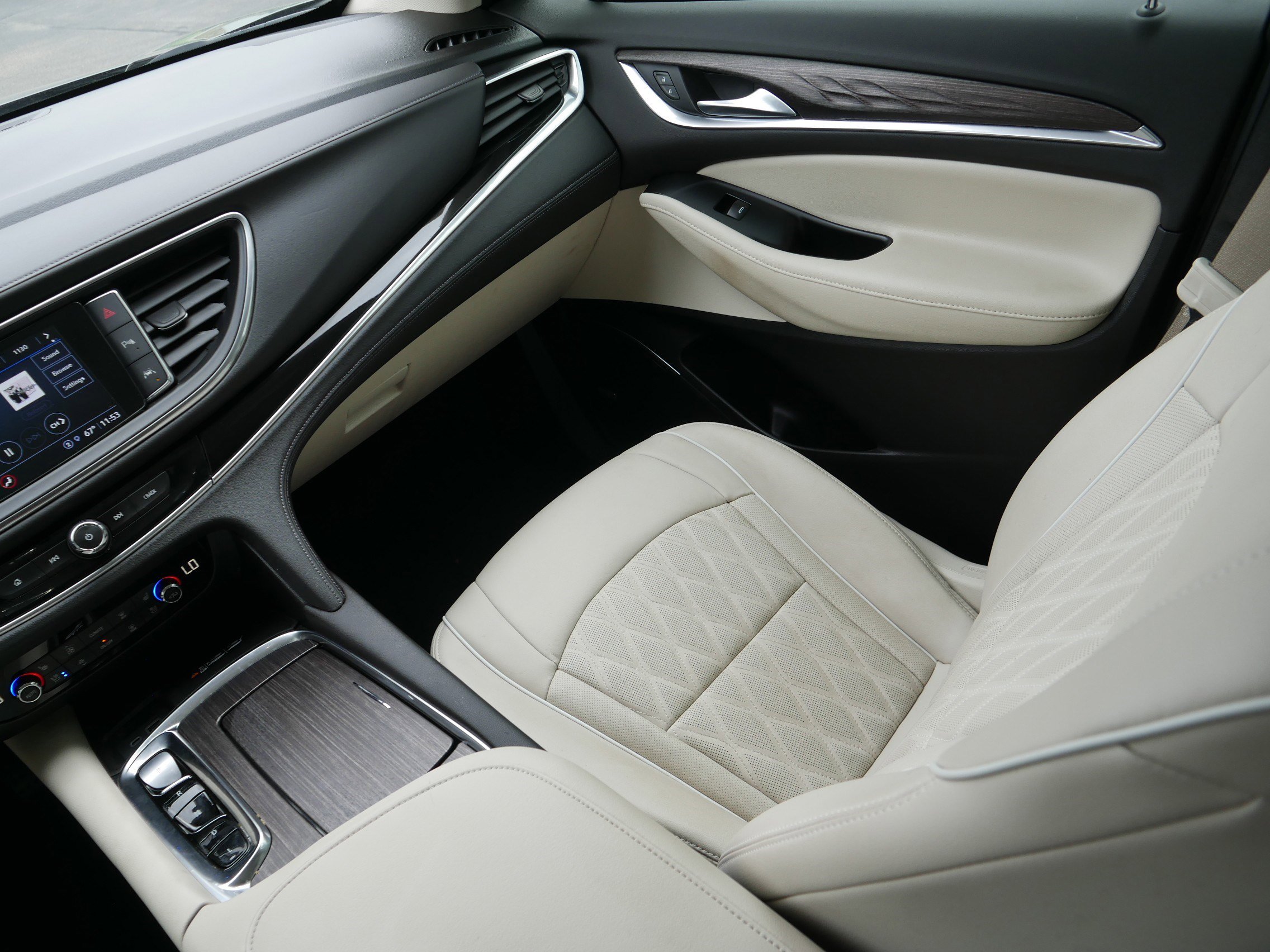 Used 2022 Buick Enclave Avenir w/ Avenir Technology Package image 11