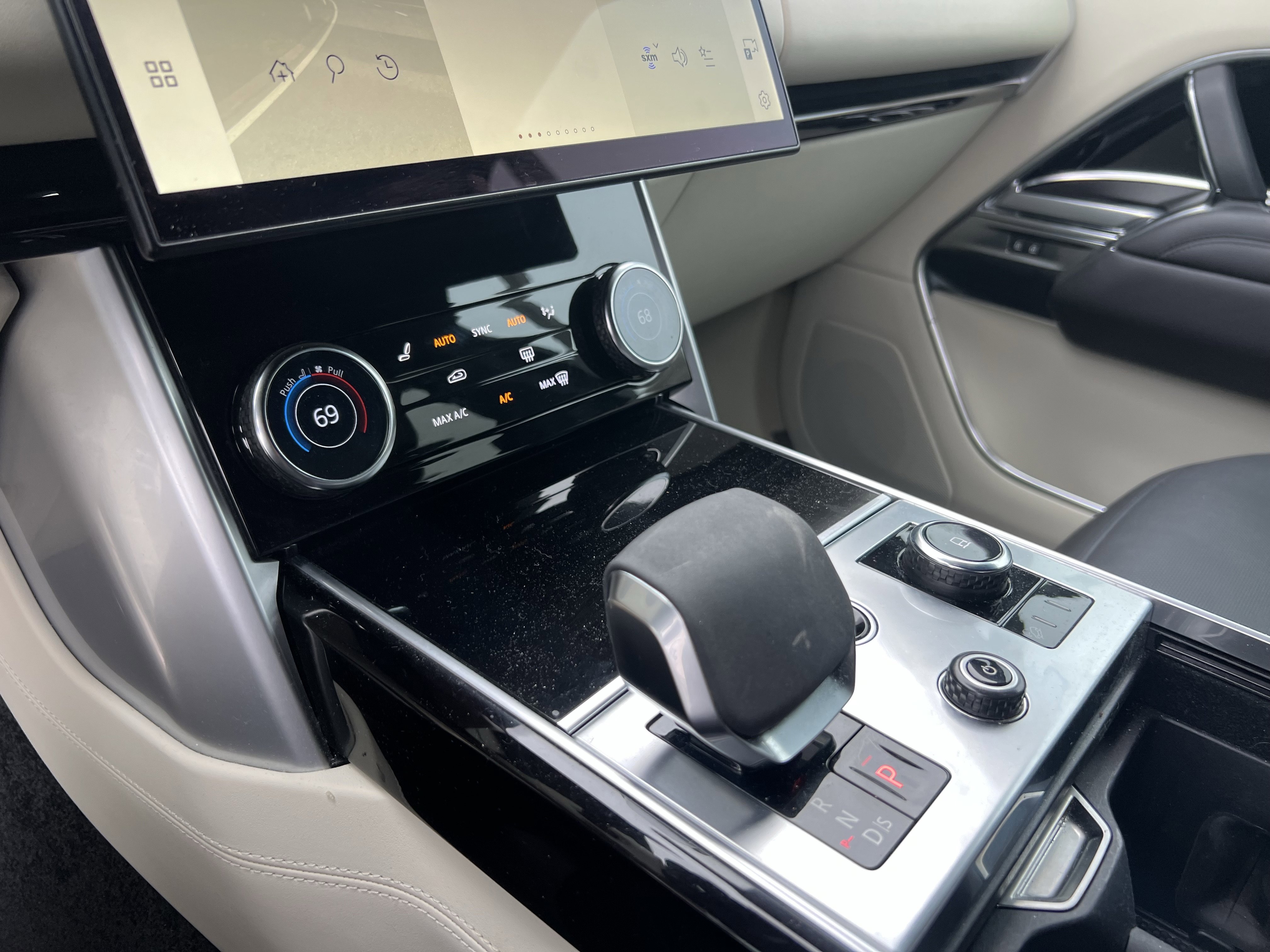 Certified 2023 Land Rover Range Rover SE image 27