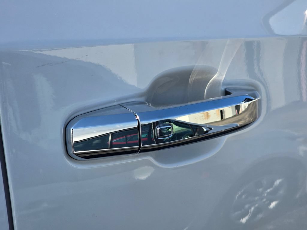 Used 2024 GMC Sierra 1500 SLT w/ SLT Premium Plus Package AWD/4WD image 19