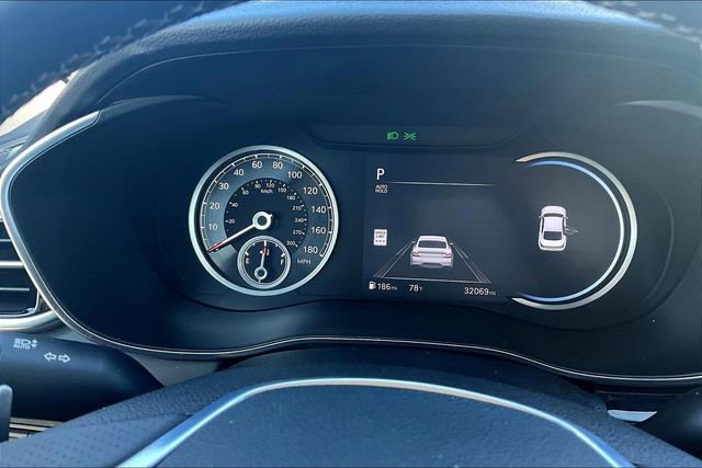 Used 2025 Genesis G70 2.5T image 14