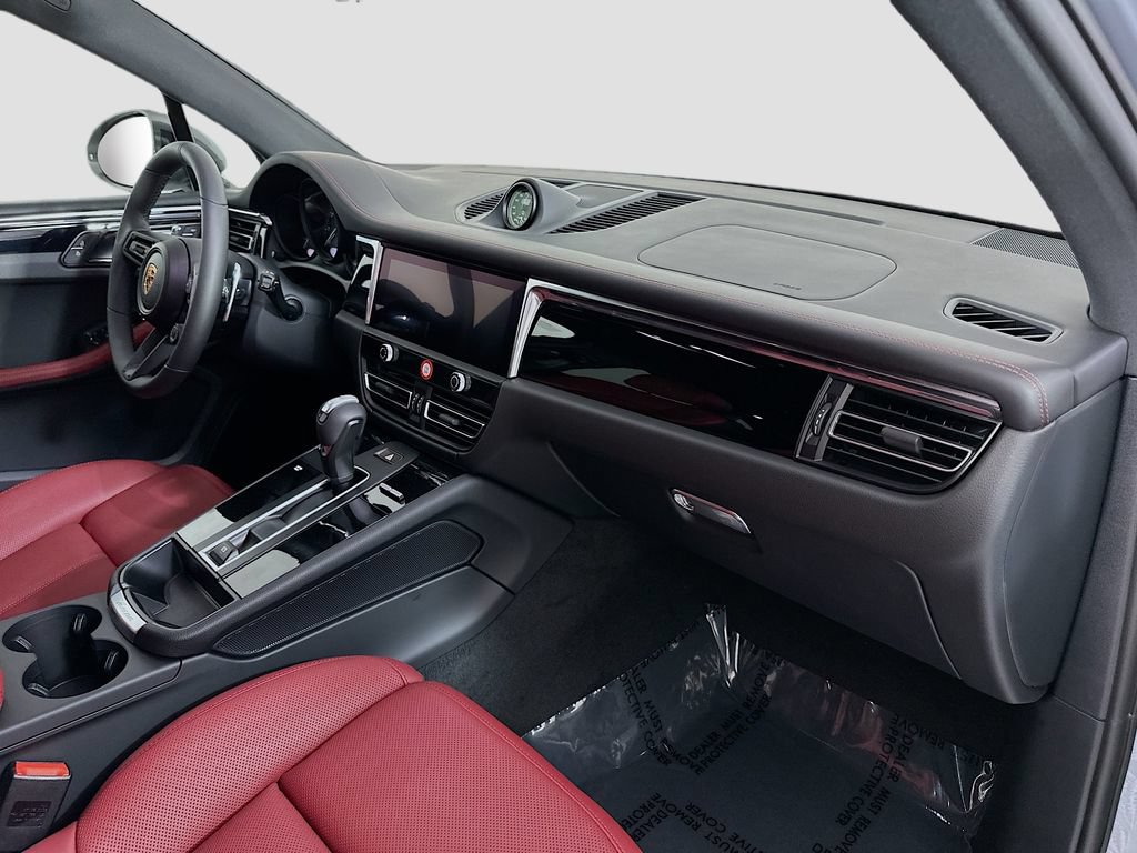 New 2026 Porsche Macan Turbo AWD/4WD image 31