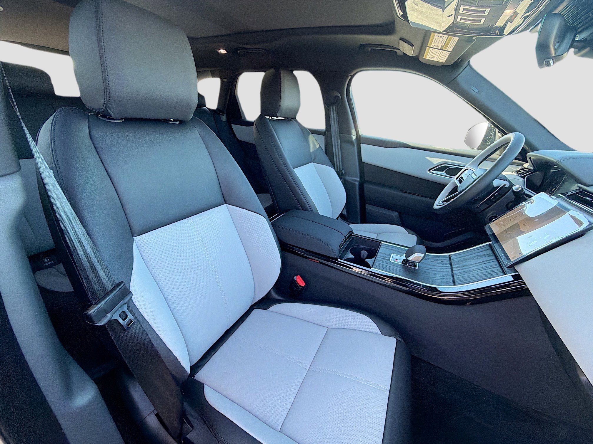 New 2026 Land Rover Range Rover Velar Dynamic SE image 15