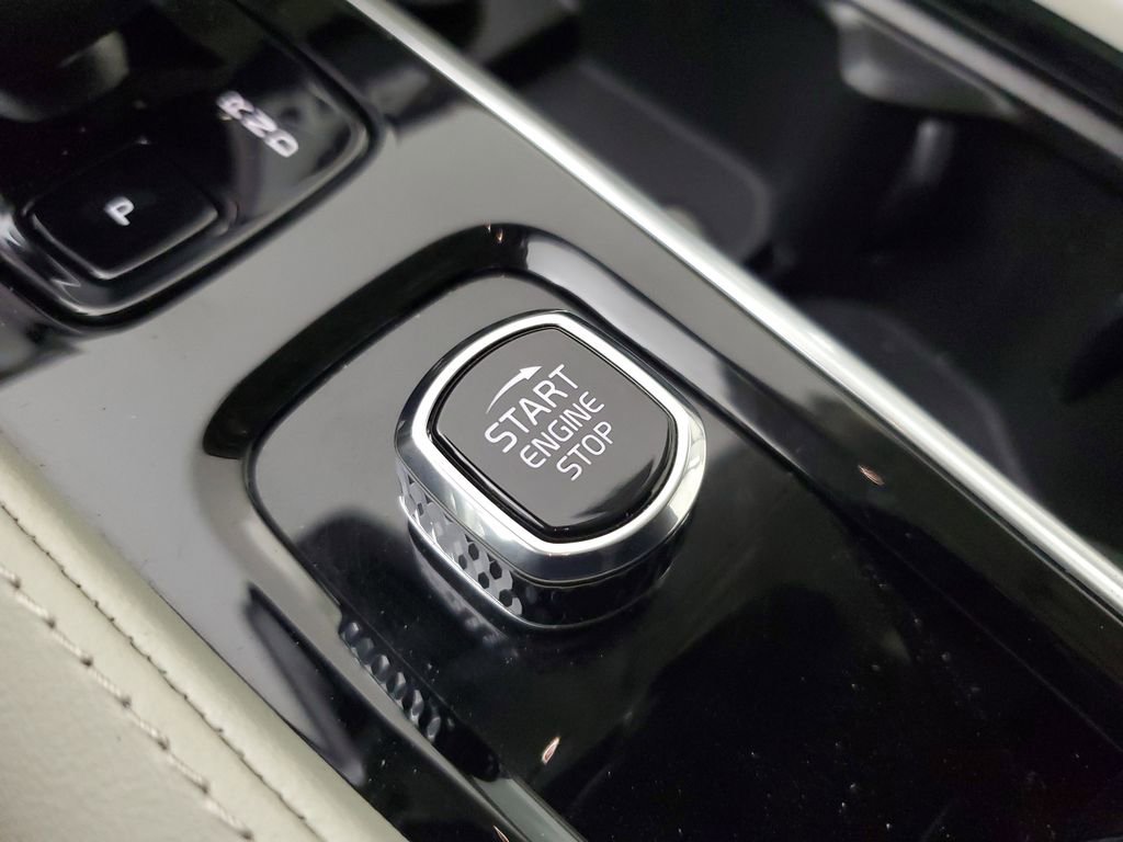 Certified 2024 Volvo XC90 B5 Plus w/ Protection Package Premier image 36