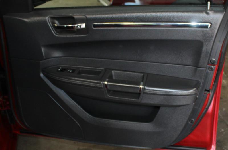 Used 2010 Chrysler 300 S image 26